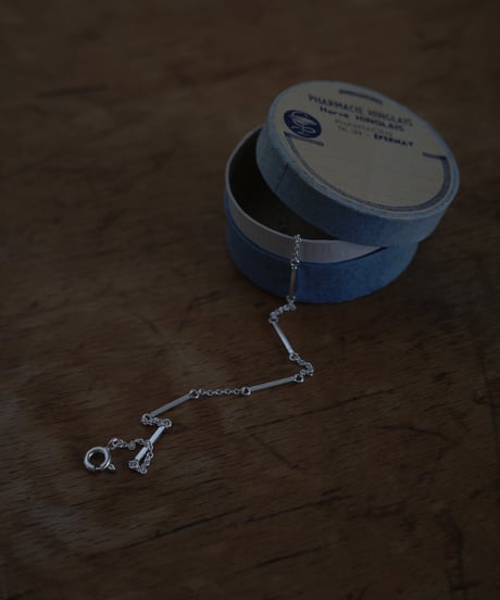 bar chain bracelet