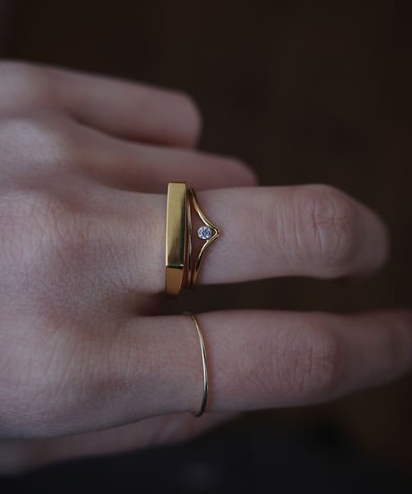 cz curve ring gold