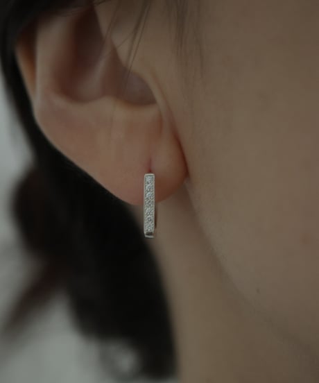 t hoop bar  diamond pierce
