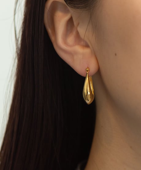 p drop pierce gold