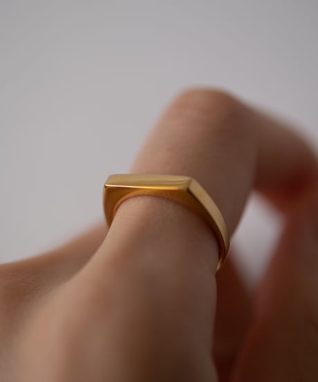 E ring gold