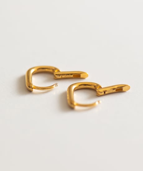 small square  pierce gold