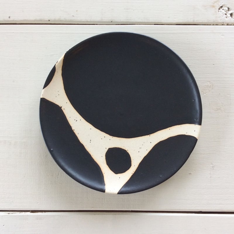 沖縄の陶器・やちむん】 陶factory509 モノクロ皿 | 沖縄のうつわ