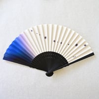 【河瀨直美 × 紅型工房ひがしや × BAN INOUE】 奈良の墨と琉球藍で彩る扇子（扇子袋付き）
