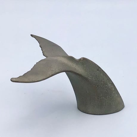 【沖縄の金細工・琉球錫器】　金細工まつ　純錫 ザトウクジラのメガネスタンド