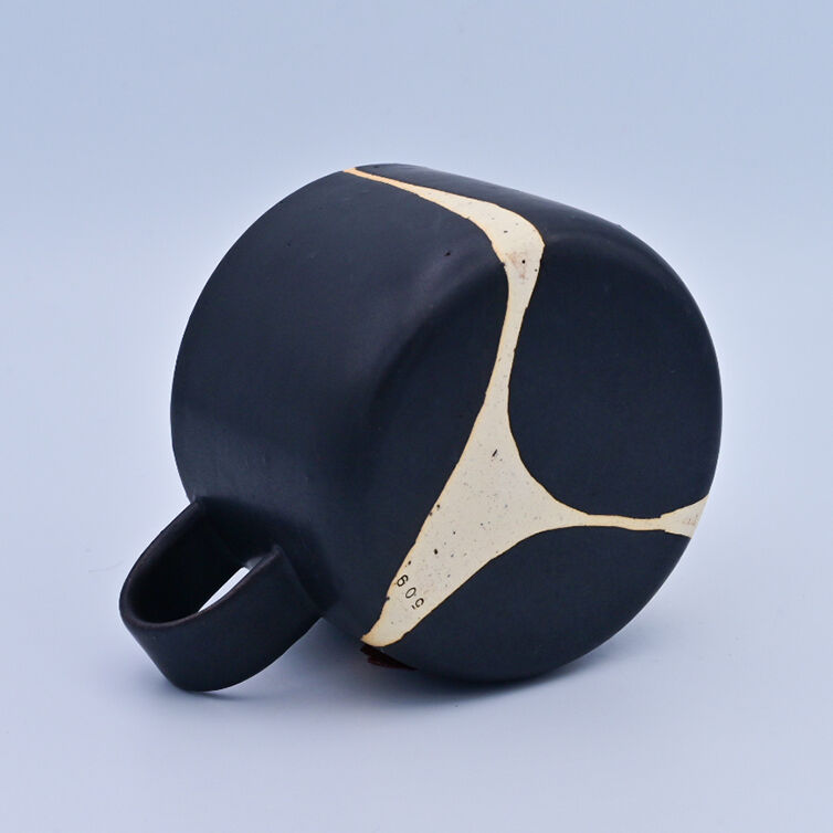 新品⭐︎沖縄　やちむん　焼物　陶器　マグカップ　黒　大きめ 沖縄の陶器・やちむん】 陶factory509 モノクロカップ ブチ