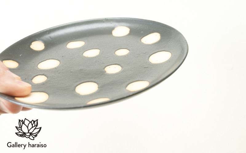 沖縄の陶器・やちむん】 陶factory509 モノクロ皿 ドット | 沖縄の