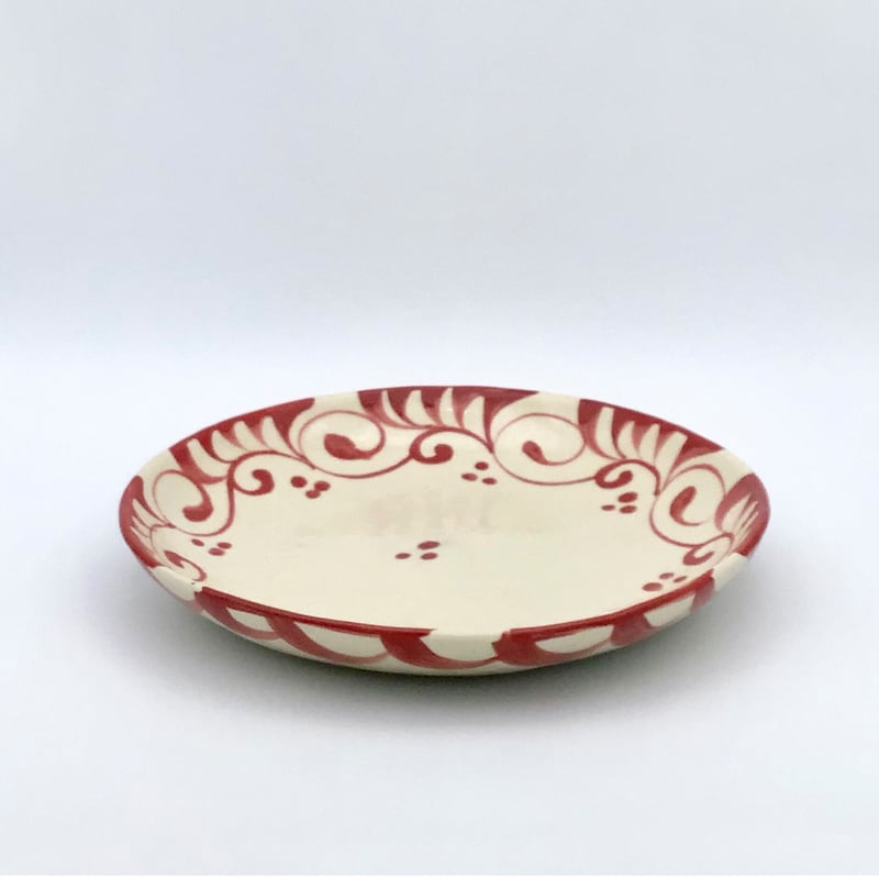 沖縄の陶器・やちむん】 眞正陶房 7寸皿 唐草3点打ち 赤 | 沖縄の