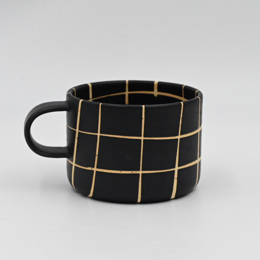 新品⭐︎沖縄　やちむん　焼物　陶器　マグカップ　黒　大きめ 沖縄の陶器・やちむん】 陶factory509 モノクロカップ ブチ