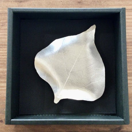 【沖縄の金細工・琉球錫器】 金細工まつ　純錫デイゴ葉皿