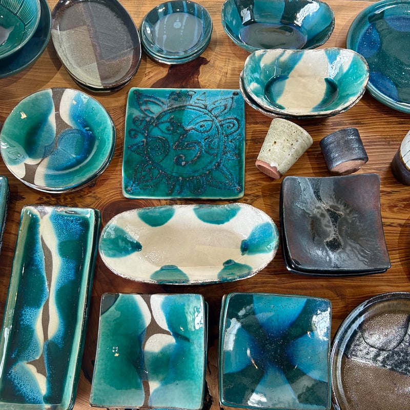 沖縄の陶器・やちむん】 西表焼青烽窯 タタラ丸皿 中 | 沖縄のうつわ