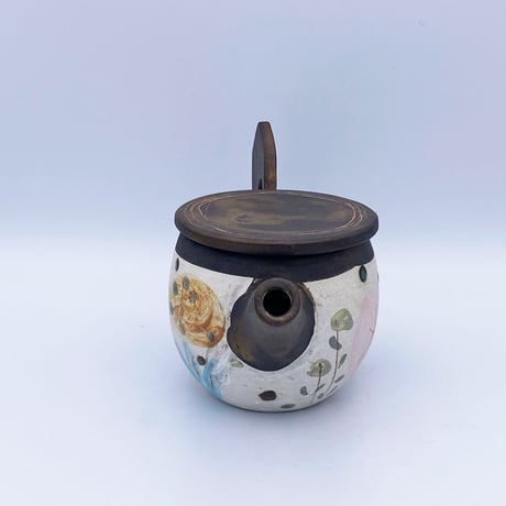 【沖縄の陶器・やちむん】 土の種　蝶とお花の絵柄ポット