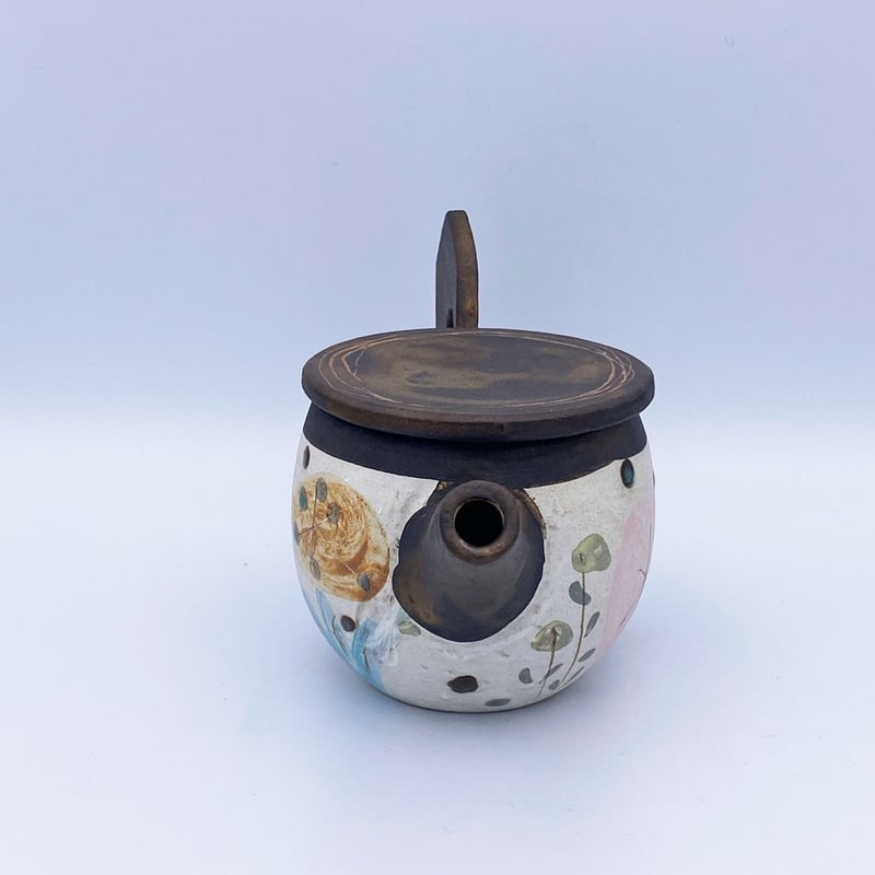 沖縄の陶器・やちむん】 土の種 蝶とお花の絵柄ポット | 沖縄のうつわ