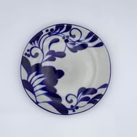 眞正陶房の唐草取り皿（コバルト）｜伝統的な技法で作られた美しい陶磁器