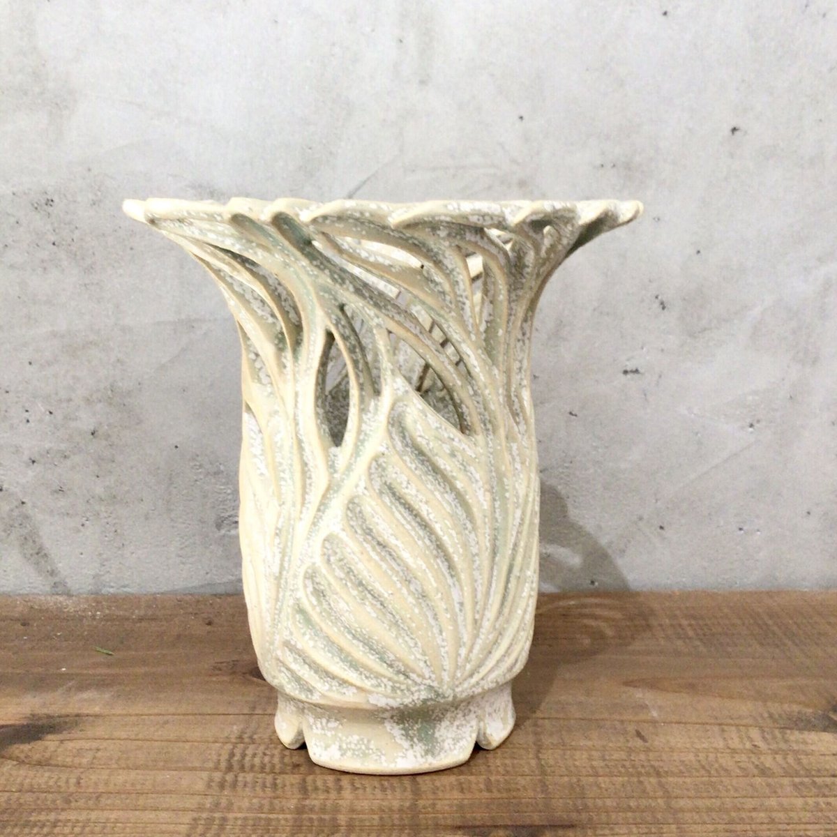 花瓶 沖縄 陶芸 沖縄の陶器・やちむん】 新里竜子 南端ポタリー 花器C | 沖縄のうつわ