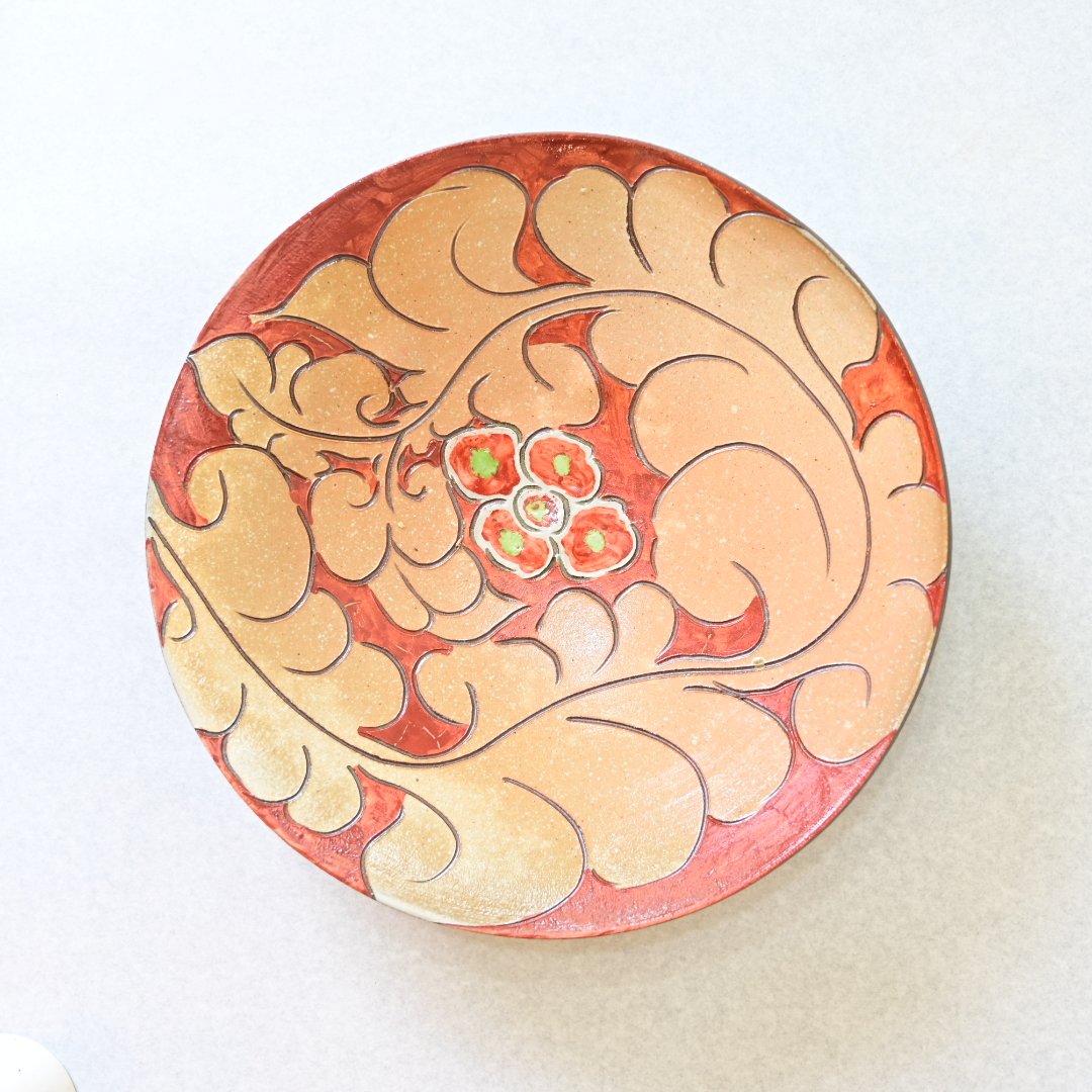沖縄の器・やちむん・壺屋焼】 國場陶芸 赤絵 8寸皿 C | 沖縄のうつわ