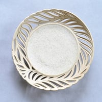 【沖縄の陶器・やちむん】縁透かし皿白 B　新里竜子