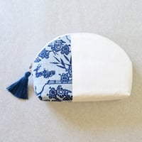 【河瀨直美 × 紅型工房ひがしや × BAN INOUE】 琉球紅型 ラウンドポーチ（タッセル付）