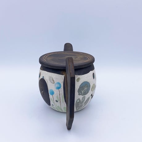 【沖縄の陶器・やちむん】 土の種　蝶とお花の絵柄ポット