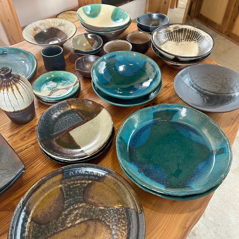 沖縄の陶器・やちむん】 西表焼青烽窯 タタラ丸皿 中 | 沖縄のうつわ