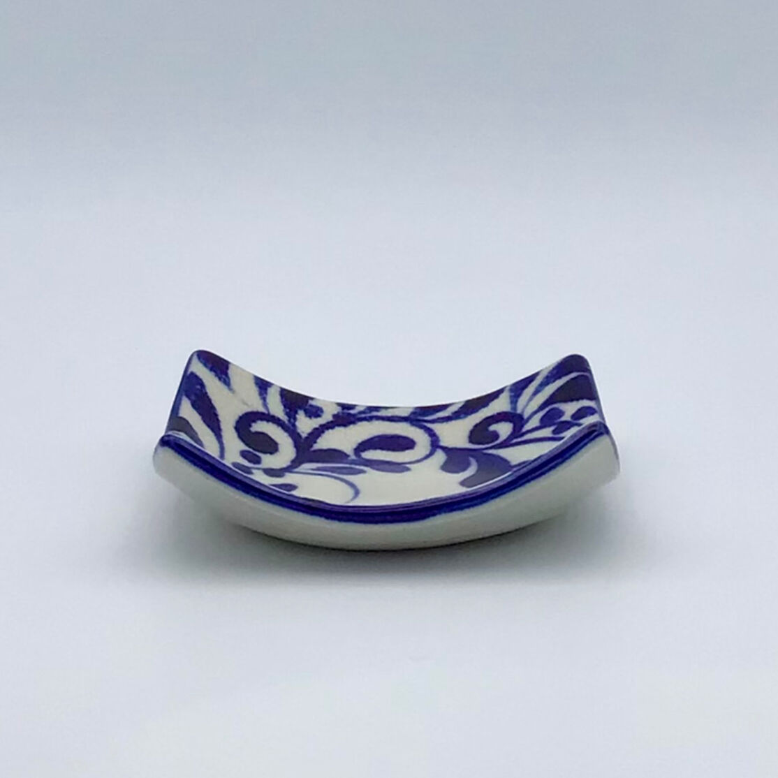 沖縄の陶器・やちむん】 眞正陶房 3寸正方皿 唐草 コバルト | 沖縄の