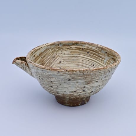 【沖縄の陶器・やちむん】　金城宙矛　粉引片口 刷毛目