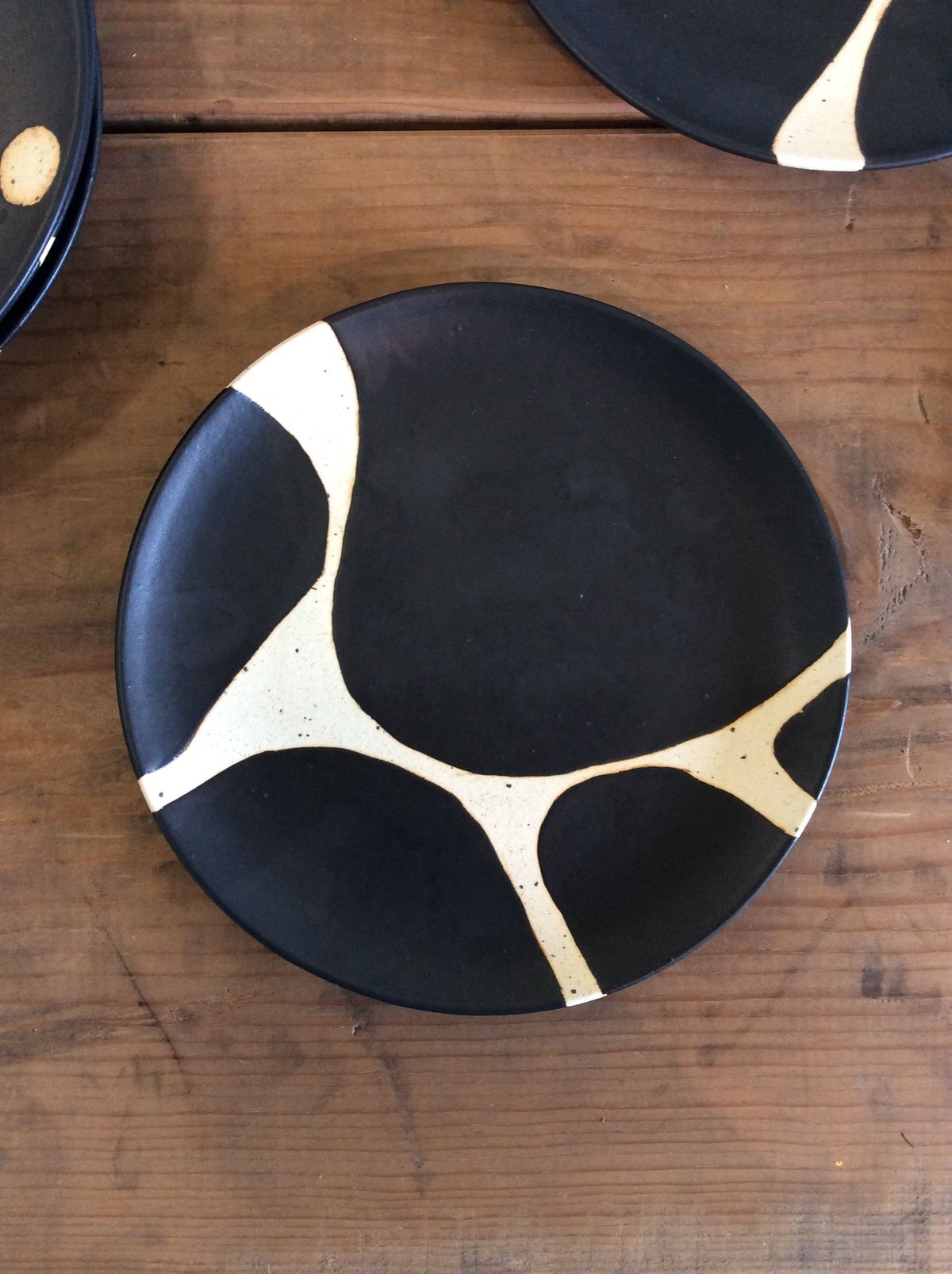 沖縄の陶器・やちむん】 陶factory509 モノクロ皿 | 沖縄のうつわ