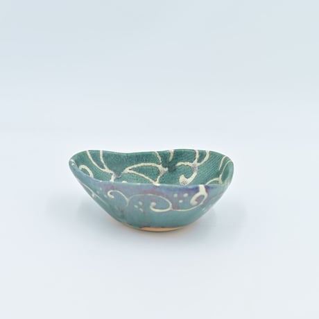 【沖縄の陶器・やちむん】 眞正陶房　唐草さんかくボウル　アラベスク　カーサグリーン