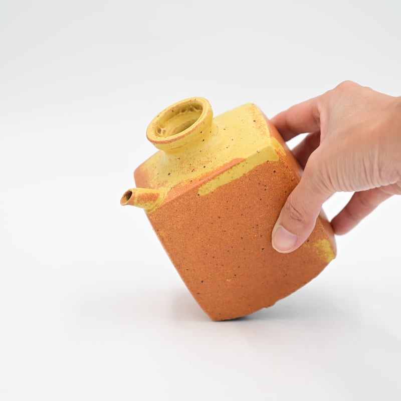 沖縄の陶器・やちむん】 陶factory509 ツイデツガレテ角瓶 黄 | 沖縄の