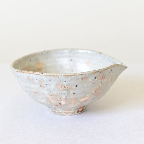 【沖縄の陶器・やちむん】　金城宙矛　粉引片口