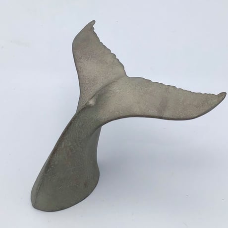 【沖縄の金細工・琉球錫器】　金細工まつ　純錫 ザトウクジラのメガネスタンド