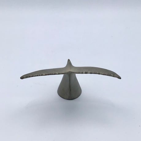 【沖縄の金細工・琉球錫器】　金細工まつ　純錫 ザトウクジラのメガネスタンド
