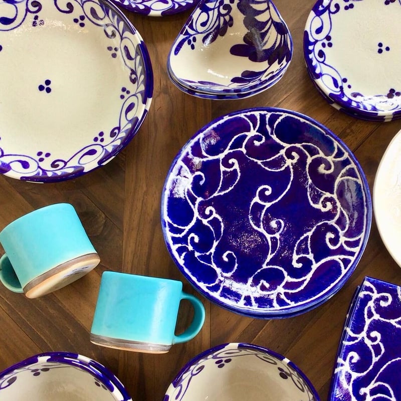 沖縄の陶器・やちむん】 眞正陶房 7寸皿 アラベスク コバルト | 沖縄の