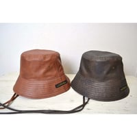 BEGAN LETHER STRAP BUCKET HAT (DARK BROWN / BROWN)