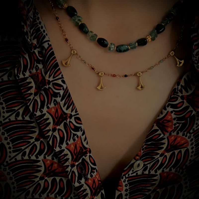 Multicolor agate shank chain necklace with orn