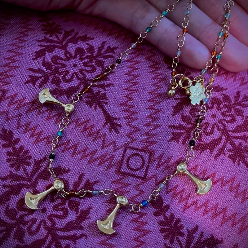 Multicolor agate shank chain necklace with orn