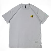 VINYL JUNKIE -  HUMBLE LION Tee - STONE GRAY