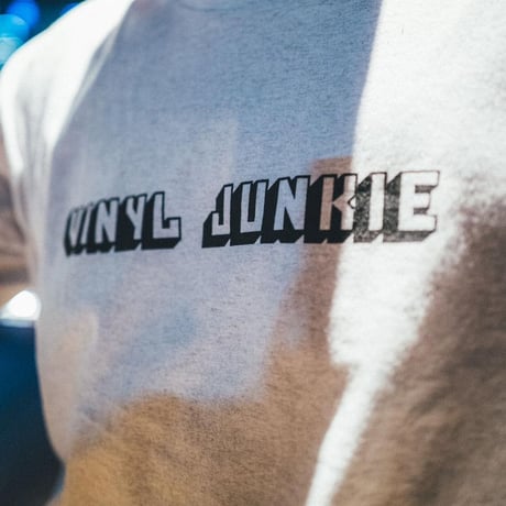VINYL JUNKIE - Three Dimensional Logo Long Sleeve Tee Shirts / Ash