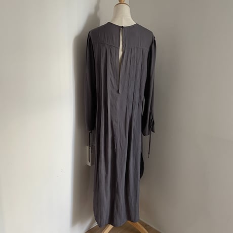 【nokcha original】back open pleats silky ops/charcoal_nd0096