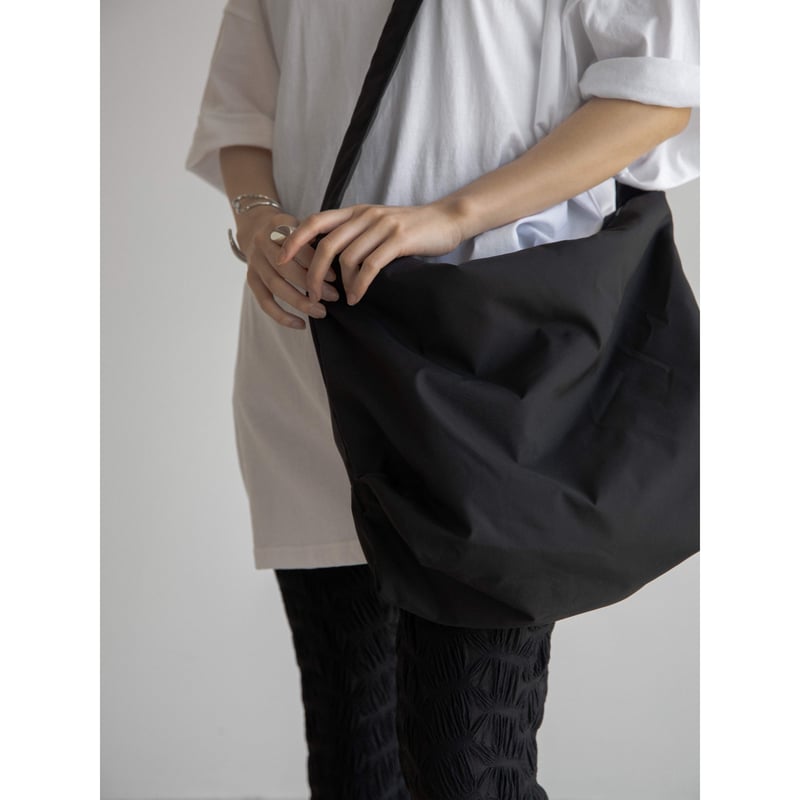 新品タグ付き◆5.4万 FURLA ブラック ナイロン バックパック Gaia 予約販売》light round shoulder bag/2colors_na0634 |