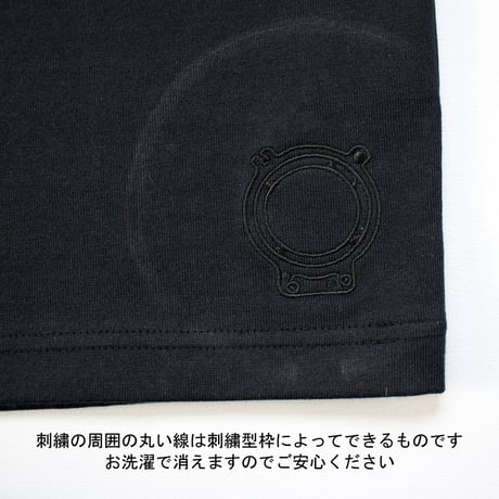 HOFI-021R-emb オーガニック超長綿 タック襟Ｔシャツ：ブラック （リング/ブラック刺繍）