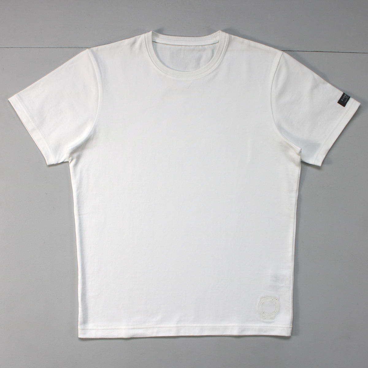 HOFI-021R-emb オーガニック超長綿 タック襟Tシャツ：ホワイト