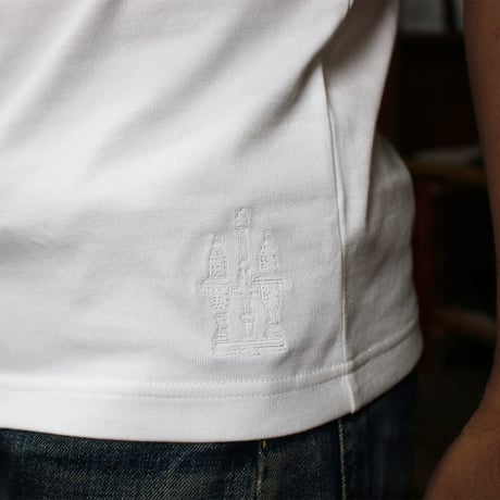 HOFI-021R-emb オーガニック超長綿 タック襟Ｔシャツ：ホワイト （撚糸機 ホワイト刺繍）