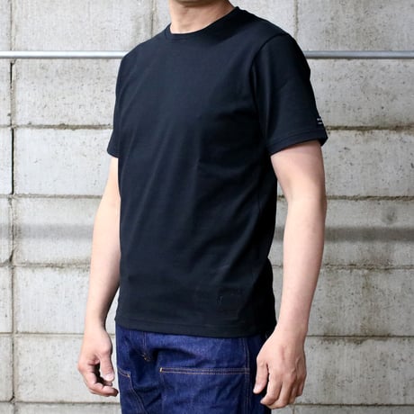 HOFI-021R-emb オーガニック超長綿 タック襟Ｔシャツ：ブラック （リング/ブラック刺繍）