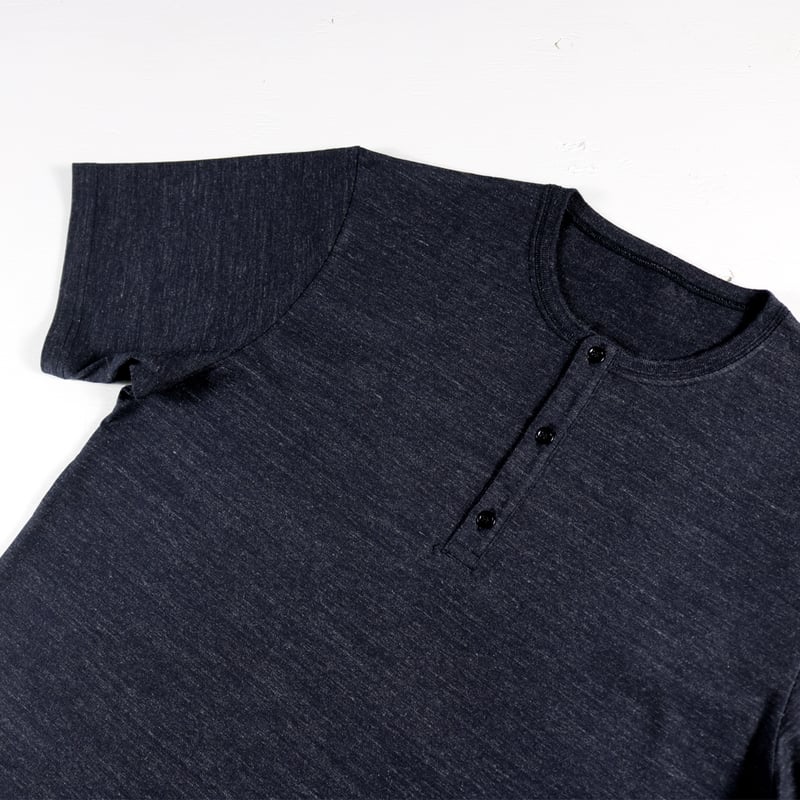 LOUIS VUITTON ネイビー ヘンリーネックTシャツ LOUIS VUITTON ネイビー ヘンリーネックTシャツ