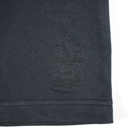 HOFI-023R-emb オーガニック超長綿 タック襟長袖Ｔシャツ：ブラック （撚糸機 ブラック刺繍）