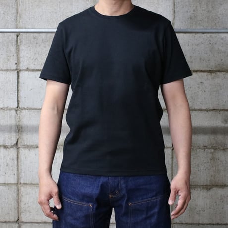 HOFI-021R-emb オーガニック超長綿 タック襟Ｔシャツ：ブラック （リング/ブラック刺繍）