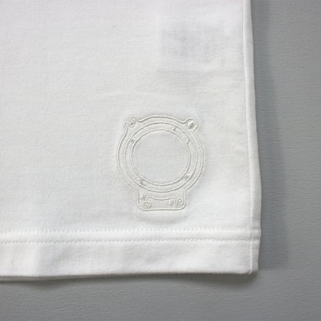 HOFI-021R-emb オーガニック超長綿 タック襟Ｔシャツ：ホワイト （リング/ホワイト刺繍）
