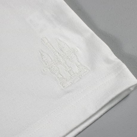 HOFI-023R-emb オーガニック超長綿 タック襟長袖Ｔシャツ：ホワイト （撚糸機 ホワイト刺繍）