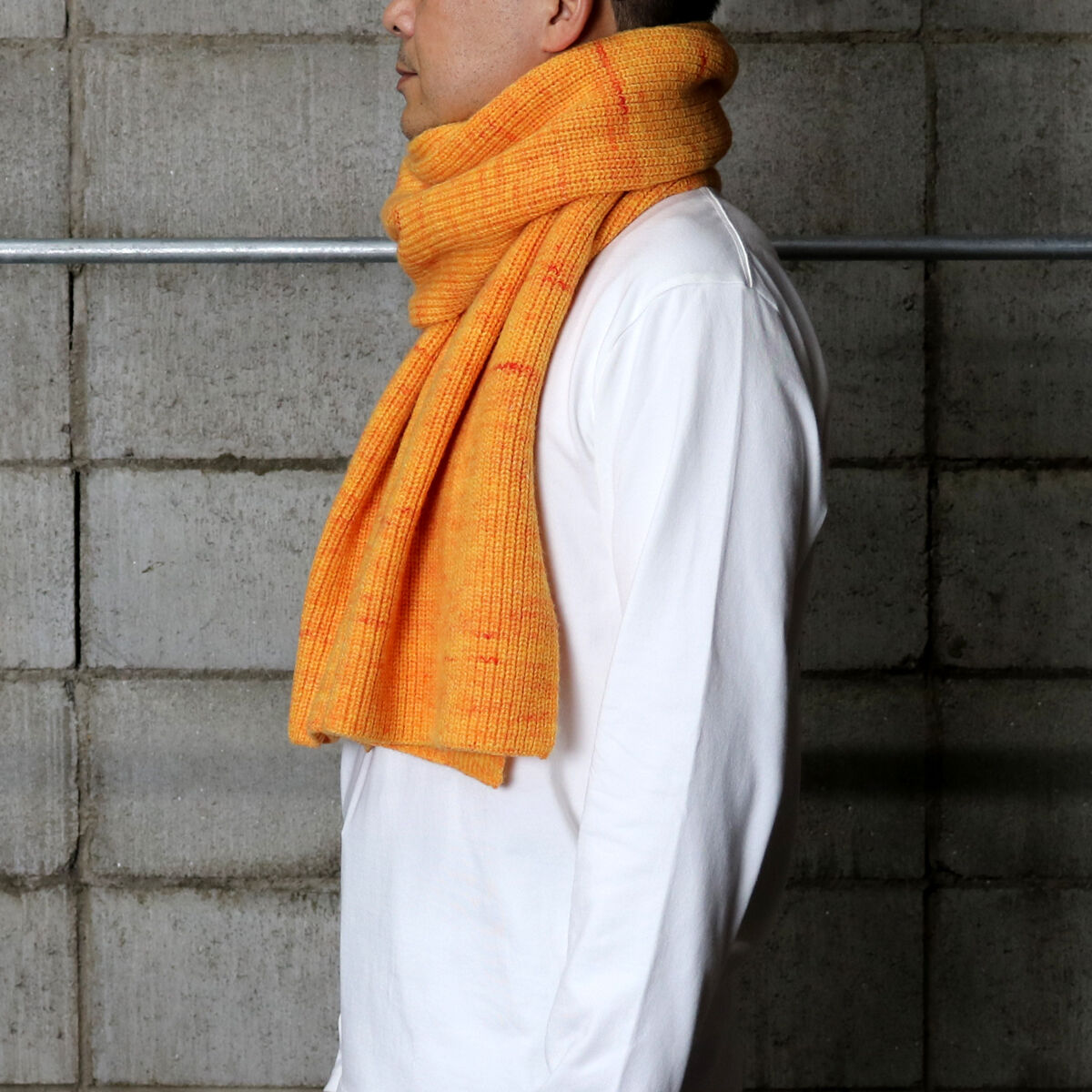 美品　ISSEY MIYAKE ウールマフラー 赤 オレンジ 美品 ISSEY MIYAKE ウールマフラー 赤 オレンジ マフラー ウール